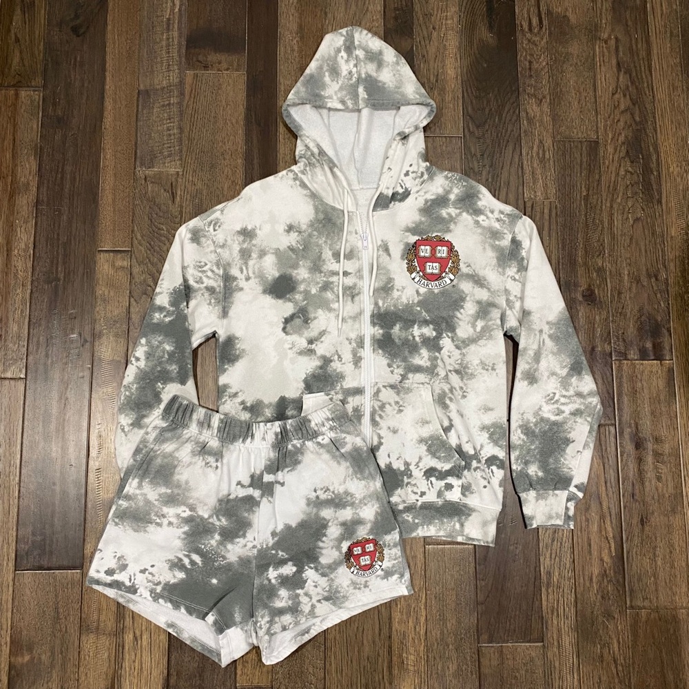 TRENDY HARVARD ZIP HOODIE
SWEATSHIRT SWEATSHORT SET
WOMENS SIZE XS TIE DYE GRAY